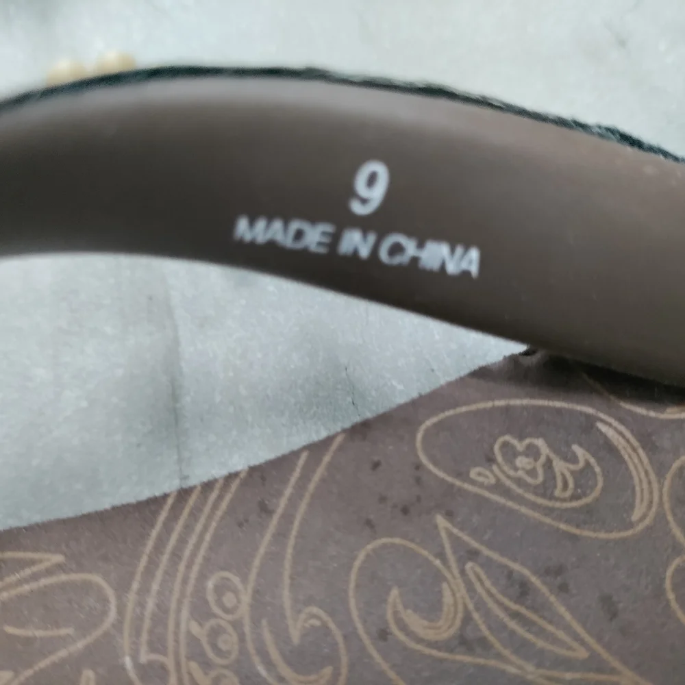 Justin Woman's flip flops
